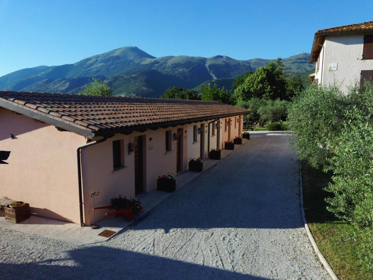 Santa Croce Villa Fossato di Vico Kültér fotó