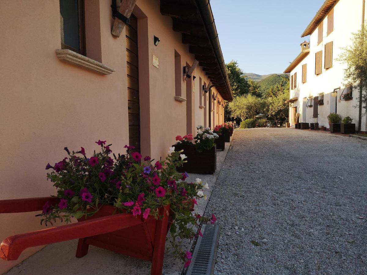Santa Croce Villa Fossato di Vico Kültér fotó