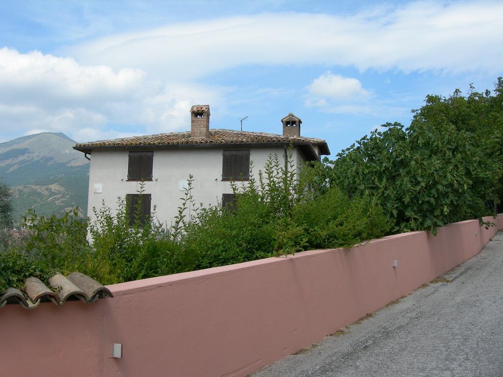 Santa Croce Villa Fossato di Vico Kültér fotó