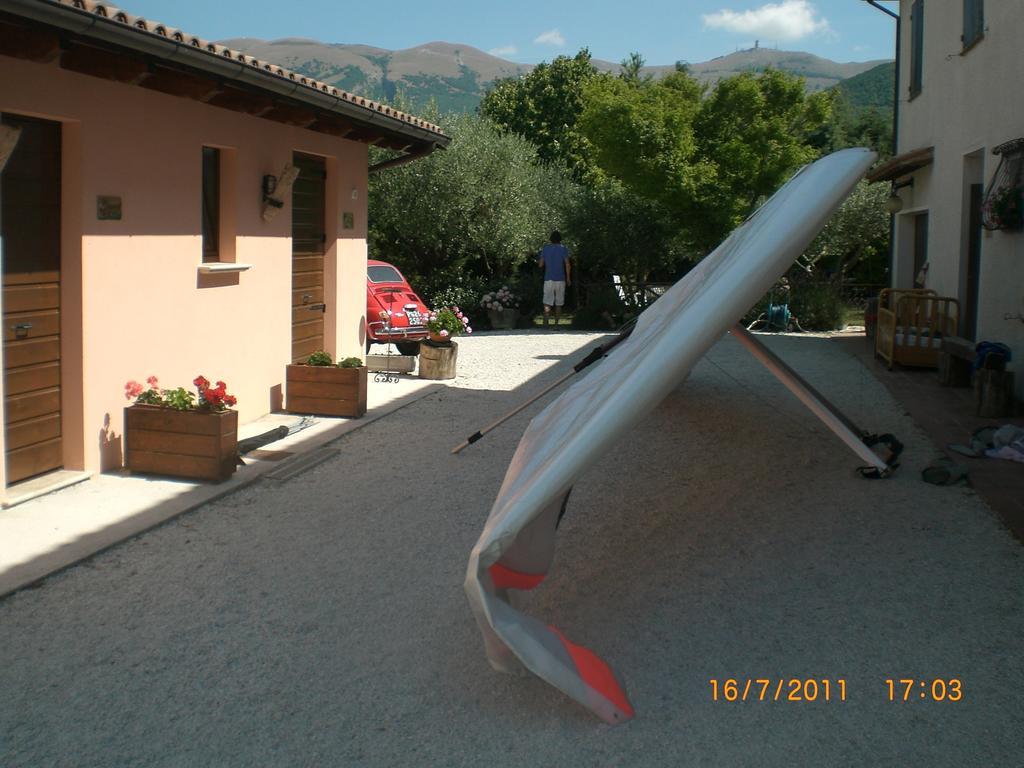 Santa Croce Villa Fossato di Vico Kültér fotó