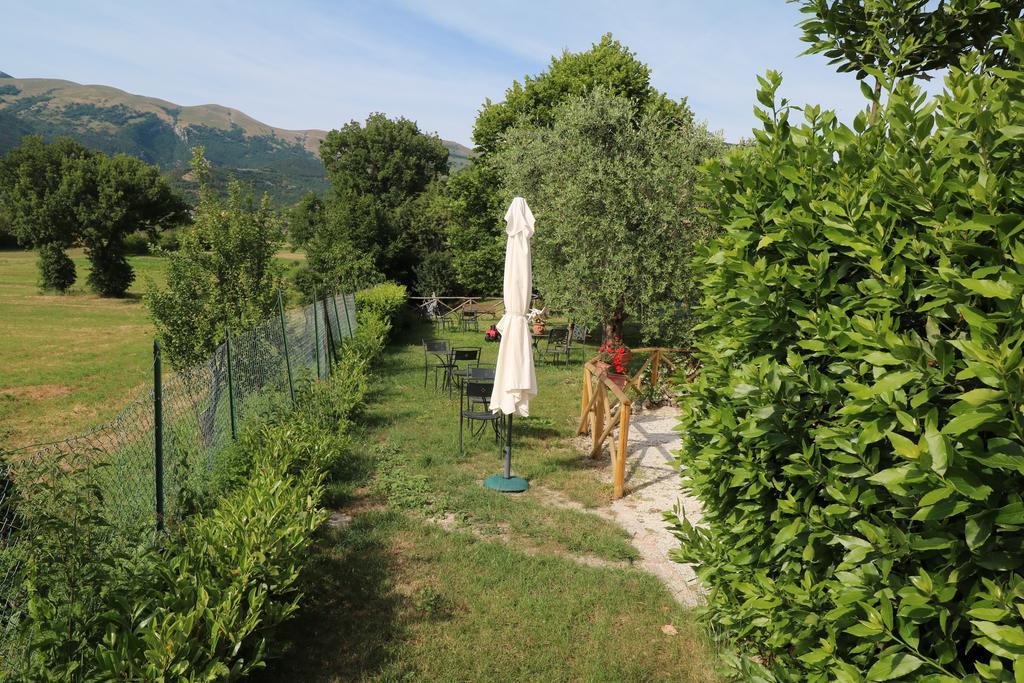 Santa Croce Villa Fossato di Vico Kültér fotó